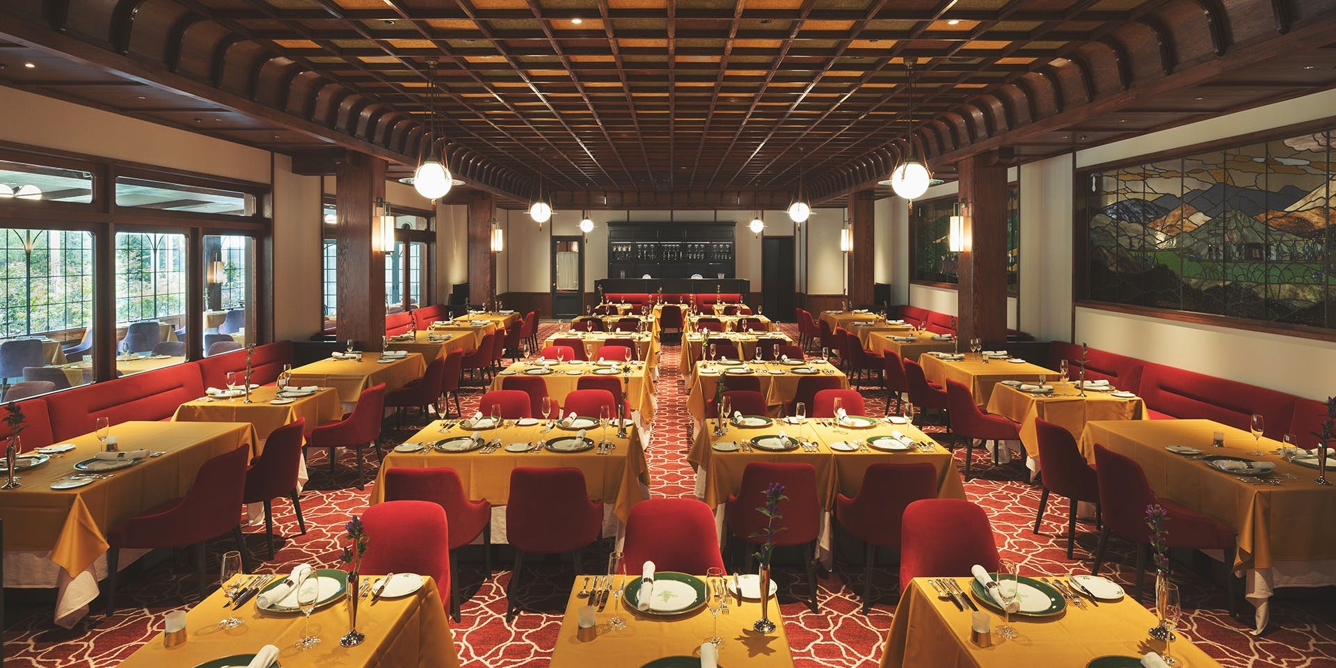 メインダイニングルーム／万平ホテル