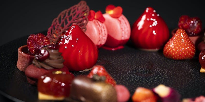 ラグジュアリーコレクションホテルが贈るいちごのアフタヌーンティー（窓側選択可）