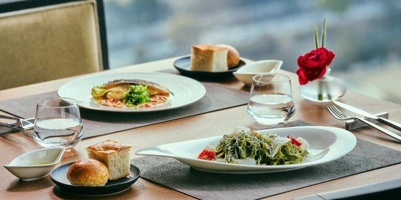 【LUNCH COURSE】ホテル最上階「空中庭園」で4品コース（1/5～）（窓側選択可）