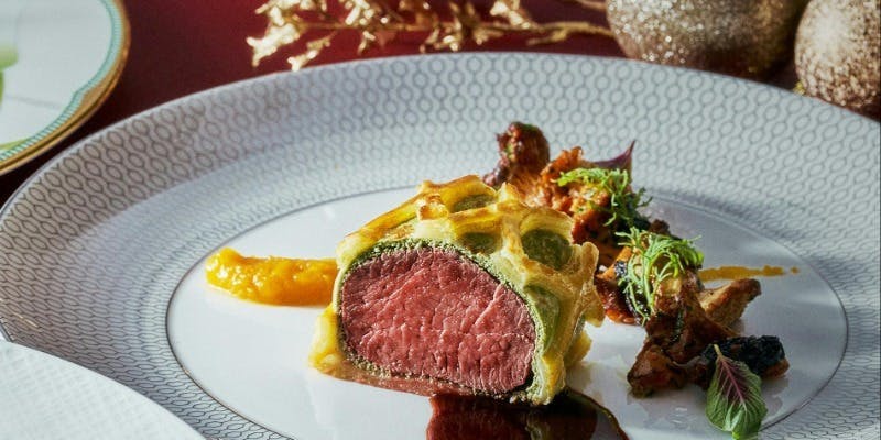 【Xmas2025】ギャラリーな夜景に酔いしれるプティノエル オマール海老×黒毛和牛の全4品