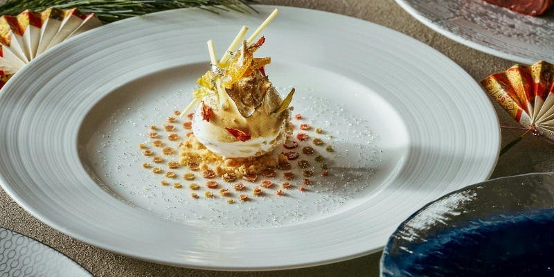 【New Year Dinner】ホテル最上階で新年お祝いコース全4品　乾杯シャンパン付き（12/31ー1/4）