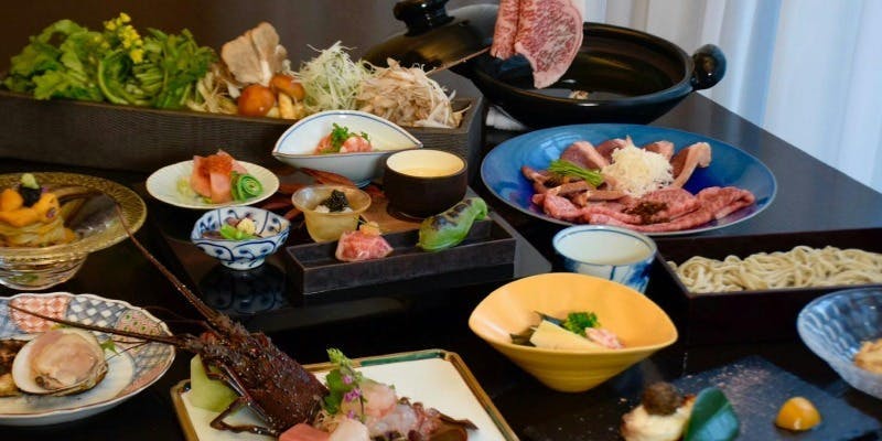 【至高の蕎麦すきコース】最上級コース、メインは鶏とすっぽん出汁の蕎麦すき全9品＋ペアリング8杯