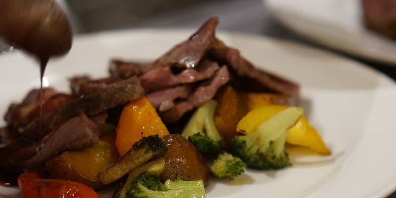 【フリードリンク2時間付/取り分けスタイル】前菜からメインまでボリューム満点6品＋フリードリンク2時間