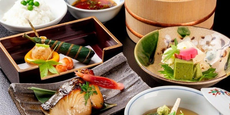 【平日のおすすめ膳】京の伝統食材“生ゆば”と旬の味覚を堪能「名物ゆば桶膳・花」古都の風景と共に