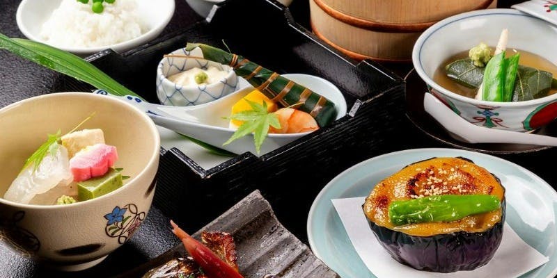 【季節の京懐石】名物ゆば桶と季節を写し取った美味を堪能「栄（さかえ）」京都タワーや市街の夜景を一望