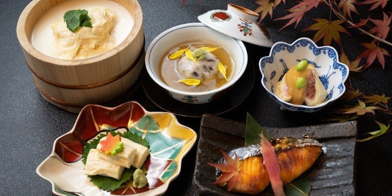 【平日のおすすめ膳】京の伝統食材“生ゆば”と旬の味覚を堪能「名物ゆば桶膳・花」古都の風景と共に