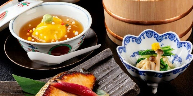 【平日のおすすめ膳】京の伝統食材“生ゆば”と旬の味覚を堪能「名物ゆば桶膳・花」古都の風景と共に