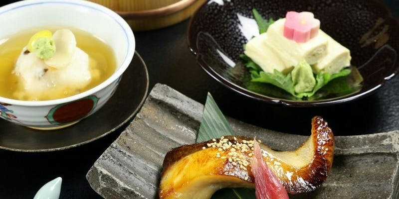 【平日のおすすめ膳】京の伝統食材“生ゆば”と旬の味覚を堪能「名物ゆば桶膳・花」古都の風景と共に