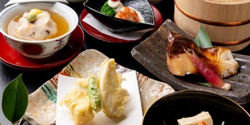 【季節の京料理】名物ゆば桶と季節を写し取った美味堪能「栄（さかえ）」京都タワーや市街を一望