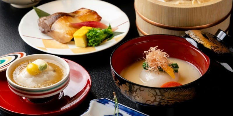 【お正月料理・花】2026年1月2・3日限定の特別懐石。旬が薫るおもてなし御膳・名物ゆば桶付き