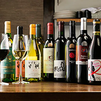 ワインを中心に焼酎や日本酒など100種以上を常備