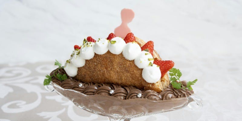 チョコといちごが奏でる、冬の甘い舞踏会【ロイヤルプリンセスパフェ】（ワンドリンク付き）