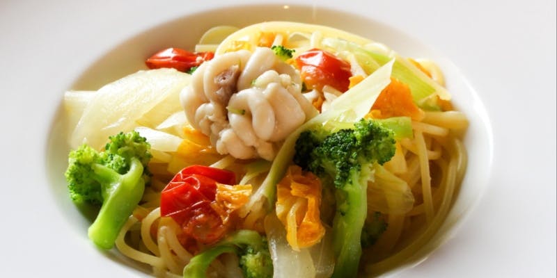 【季節のカジュアルランチ】旬の食材をふんだんに使った7品＋乾杯ドリンク（平日がお得）