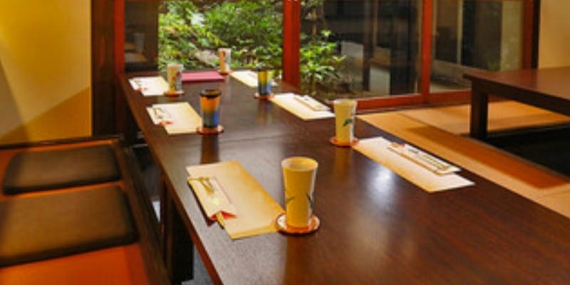 坪庭を望む掘り炬燵席の個室を確約プラン