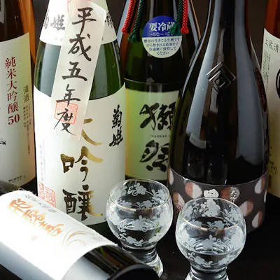 焼酎は30種類以上、日本酒は全国各地から厳選した銘柄を月替わりでご用意
