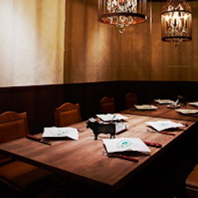 銀座に居ながらニューヨークを感じさせてくれるような店内