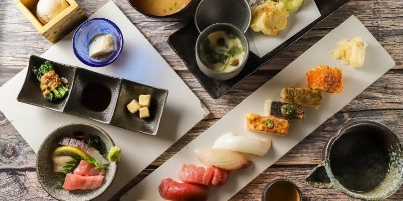 【「極 KIWAMI 」コース】旬のおまかせ寿司5貫・名物炙り寿司4貫など料理10品