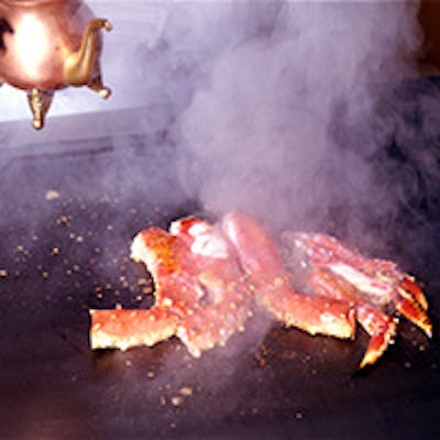 ライブ感溢れるカウンターで非日常的なひとときを