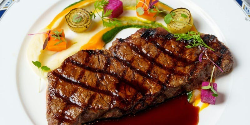 【サーロインステーキ 】　サラダ・スープ・パン付き＋ドリンクバー無料