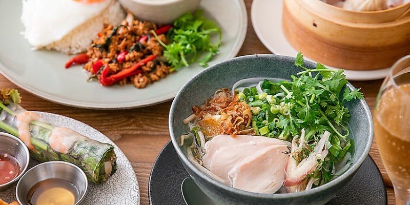 【忘新年会平日限定ランチコース】ドリンク2杯、人気の前菜5種、メイン、デザートまで付いたお得なコース！