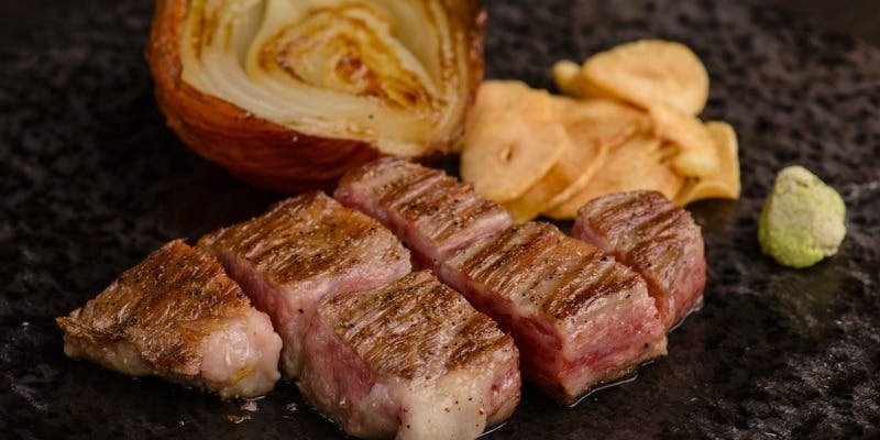 A5黒毛和牛フィレステーキとあわびの鉄板焼きコース