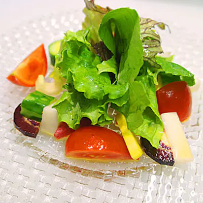 自家農園の野菜や日本全国の旬の食材達