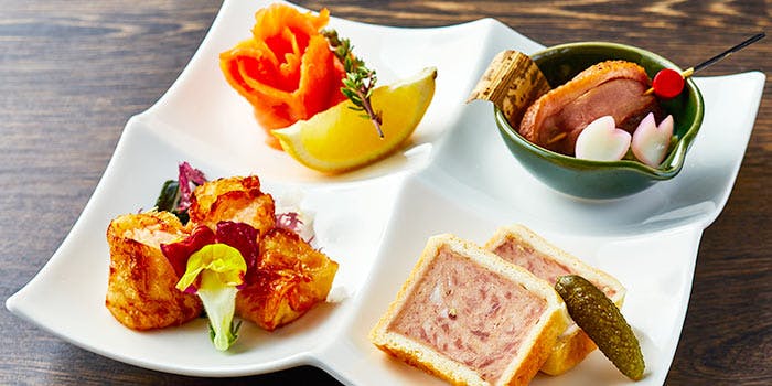 サンセットラウンジ（Sunset Lounge）