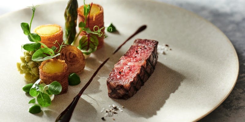 【AZUR（アズール）】ダブルメイン（お魚＆やわらかい牛フィレ肉）堪能できる季節のフルコース