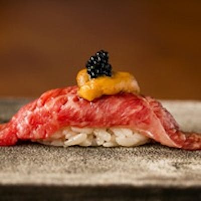 肉割烹の料理人がこだわり抜いた珠玉の肉寿司