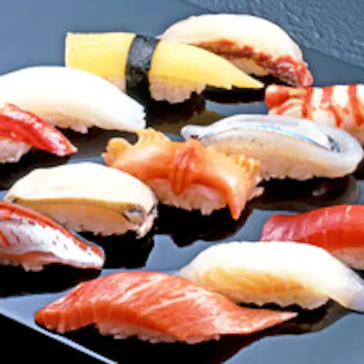 旬や産地にこだわった新鮮なネタは常時50種以上