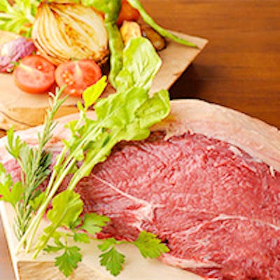 食材には岩手の名物、赤ベコ「短角牛」の他、伝統野菜をふんだんに使用