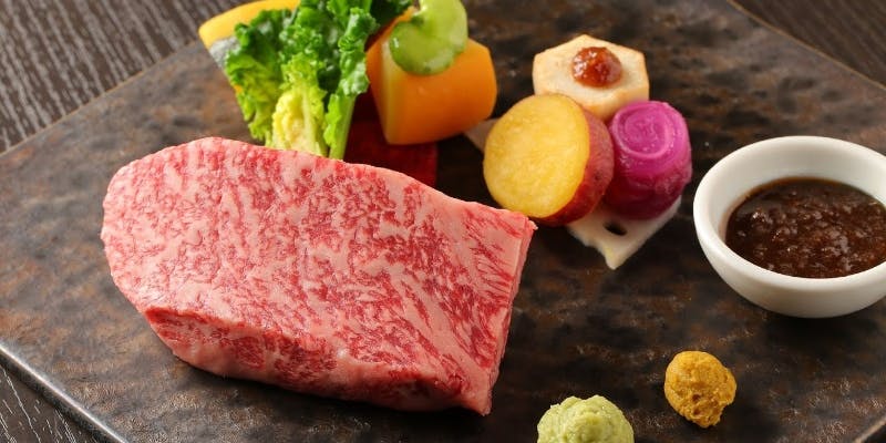 【神戸牛200gステーキ】メインをおなかいっぱい！サラダ、スープ、デザートなど全4品