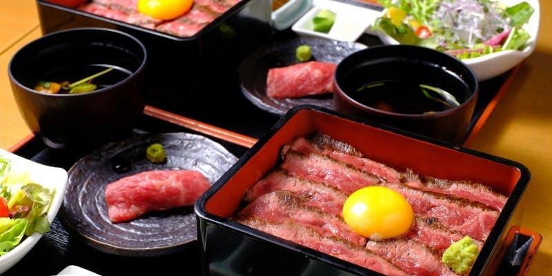 【神戸牛ステーキ重　別格希少部位】サラダ・スープ付き