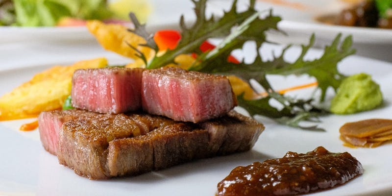 【満足度No.2】WEB予約限定・神戸牛ペアリングワインボトル付きコース（赤身）