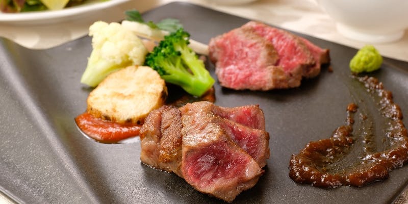 ボリューム【食べ比べコース】2種類のステーキ、肉寿司、豪華デザート全6品（サーロインと別格希少部位）