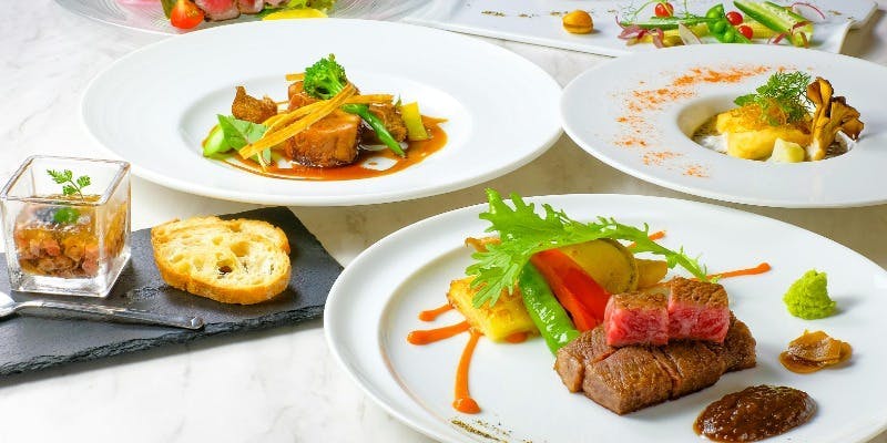 【アニバーサリーコース】フォアグラや本日の鮮魚、メインのステーキ、メッセージ付きケーキなど全10品