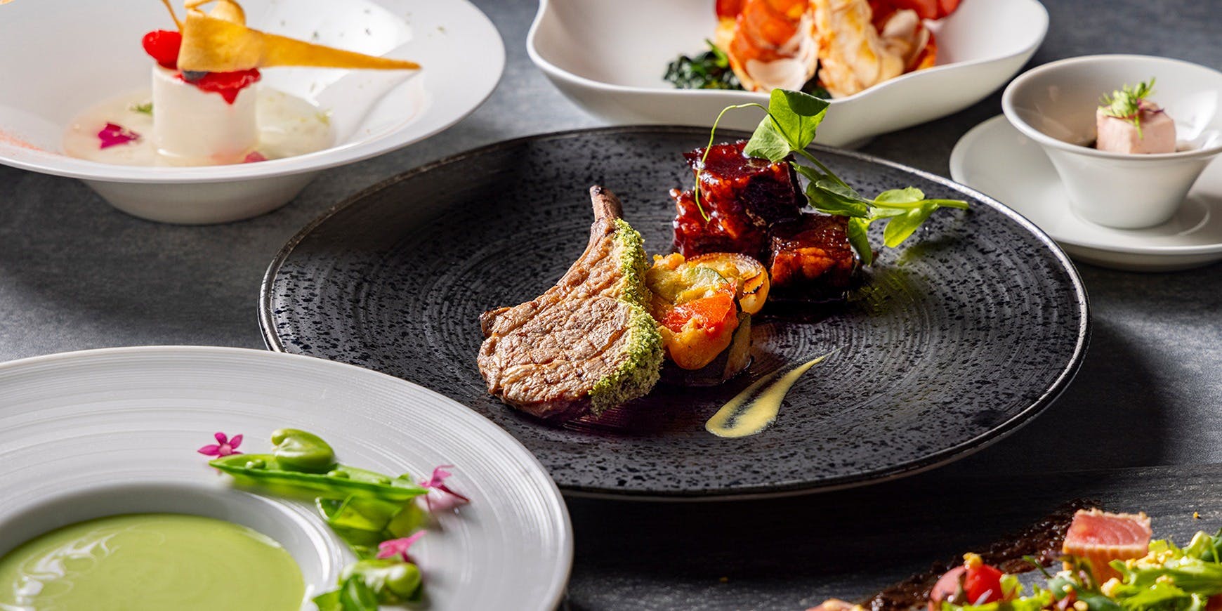 グリロジー バー＆グリル（GRILLOGY BAR AND GRILL）