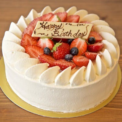～誕生日や記念日に～フルーツホールケーキ