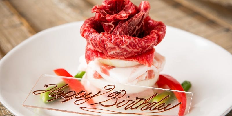 Anniversary Course お誕生日や記念日に肉ケーキでサプライズ 和牛握りなどKintan名物を楽しみながら