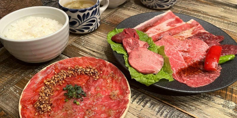 ドリンク2杯付き【サーロインのユッケ付き満喫焼肉セット】　3,980円