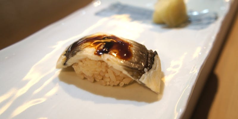 【おまかせコース】拘りの焼物、人気の穴子寿司を含む握り8貫など全10品