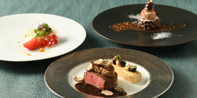 【Xmas2025】オマール海老のロースト、黒毛和牛ロッシーニなどフルコース