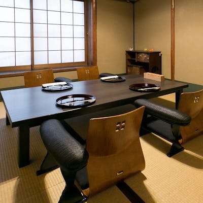 雅な世界、様々なお席をご用意しております