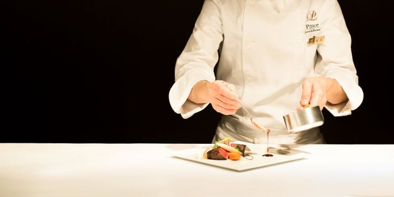 お正月ランチ【ムニュ ヌーヴェランB】前菜、スープ 、オマール海老のソテー、国産牛フィレのグリル等全7品