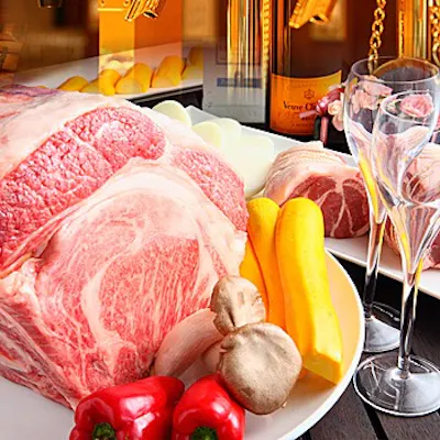 【インパクト大】焼肉仕込みの高級食材をたっぷりと贅沢に。