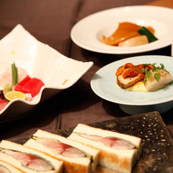 �����z �s����