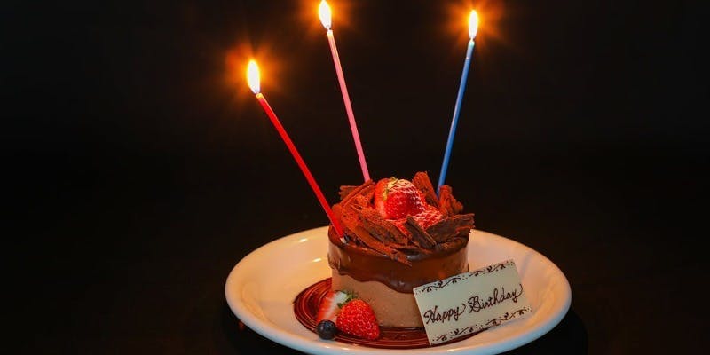【シグネチャーアニバーサリー】ケーキ付、記念日や誕生日に　4/5～＋1ドリンク＋ホールケーキに変更