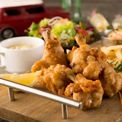 パークで遊ぶ前も、遊んだ後でも。シェフの自慢料理をお好きなだけ!