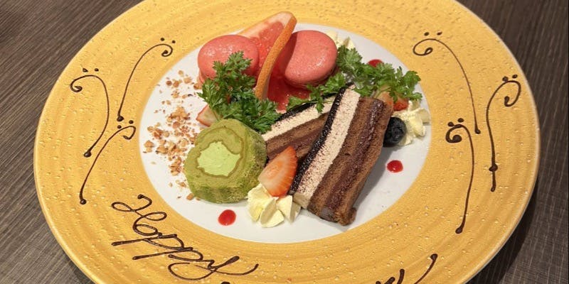 Dessert Plate Anniversary Course ～特別なふたりに贈る一夜の時間を、甘く美しく演出～