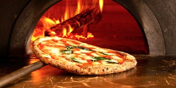 K【期間限定お得に】ピッツェリアの前菜と人気のマルゲリータ - PIZZA SALVATORE CUOMO & BAR 新宿